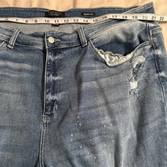 Judy Blue Size 24W Skinny Fit Distressed Bleach Splash Light Blue Jeans Stretch - Picture 10 of 14